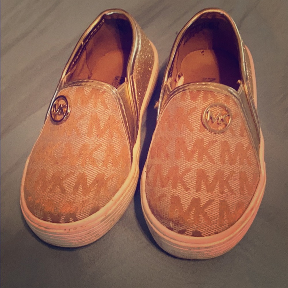 Consigning TUES 4/20‼️ Girls Beige & Gold MK Shoes